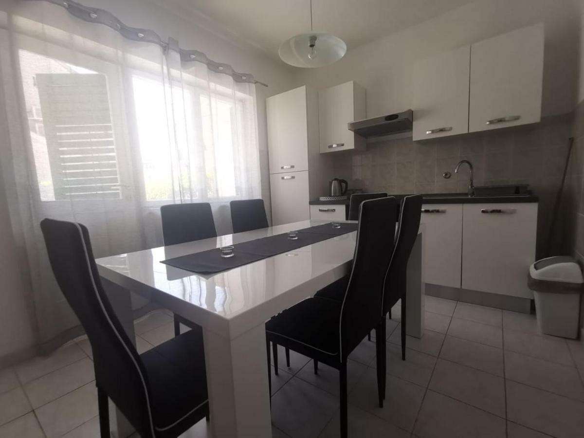 Mala Kuca Apartment Vodice Bagian luar foto